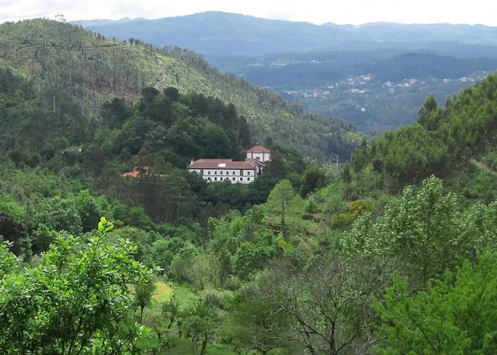莫斯泰罗德斯克日斯特瓦得拉弗尔斯酒店 住宿加早餐酒店 4*