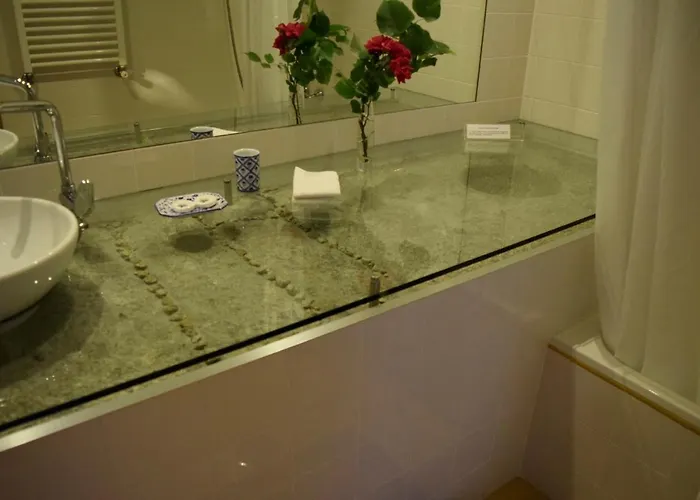 莫斯泰罗德斯克日斯特瓦得拉弗尔斯酒店 住宿加早餐酒店