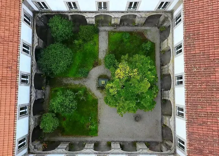 莫斯泰罗德斯克日斯特瓦得拉弗尔斯酒店 住宿加早餐酒店